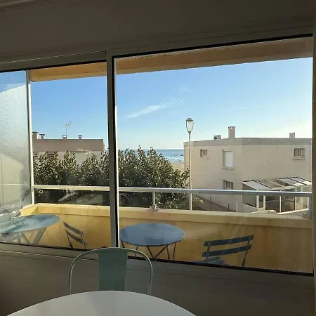 Sea View And At Your Feet Bright Apartament *