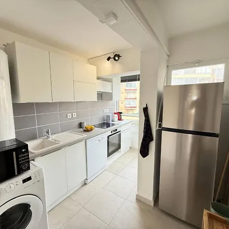 Sea View And At Your Feet Bright Apartment