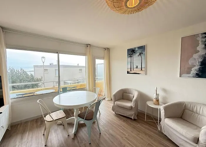 Sea View And At Your Feet Bright Διαμέρισμα *